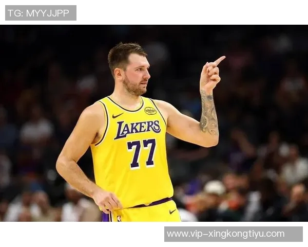 艾顿谈东契奇与里夫斯的球风对比认为前者似保罗后者如布克