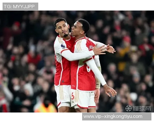 阿森纳前场定位球险情加布里埃尔头球击中横梁赖斯补射被挡